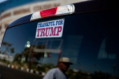 Uno de los seguidores de Trump en las calles de Phoenix.