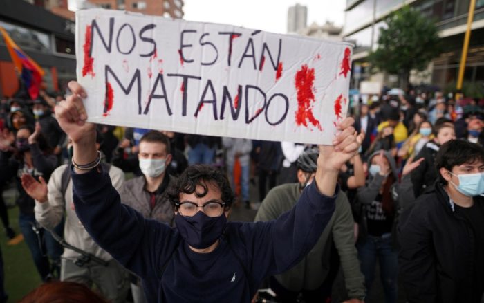 Colombia: Iván Duque abre la puerta al diálogo tras más de 20 muertes en protestas | Videos