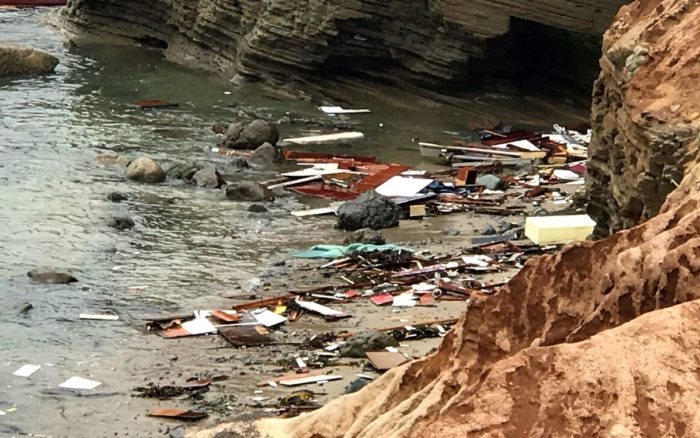 Migrantes mexicanos que sobrevivieron a naufragio en California son detenidos por autoridades de EU