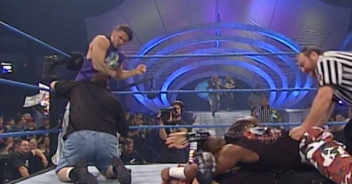 Entrada-Ovalada-Retro-SmackDown Entrada-Ovalada-Retro-SmackDown