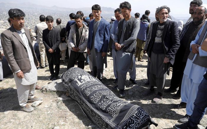 Afganistán: Ascienden a 50 los muertos por un atentado contra una escuela femenina en Kabul