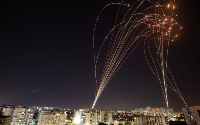 Hamás lanza 130 cohetes contra Tel Aviv ante la escala de enfrentamientos