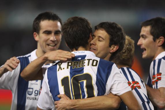 Aranburu y Prieto se abrazan