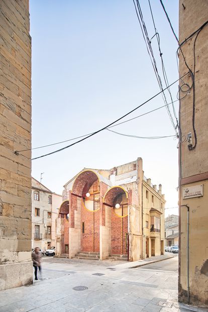 El impostergable derribo de la mitad de la finca dejó en 2017 una cicatriz en el paisaje urbano, pero también creó la oportunidad de apropiarse de un espacio sobrevenido para construir en él algo distinto.