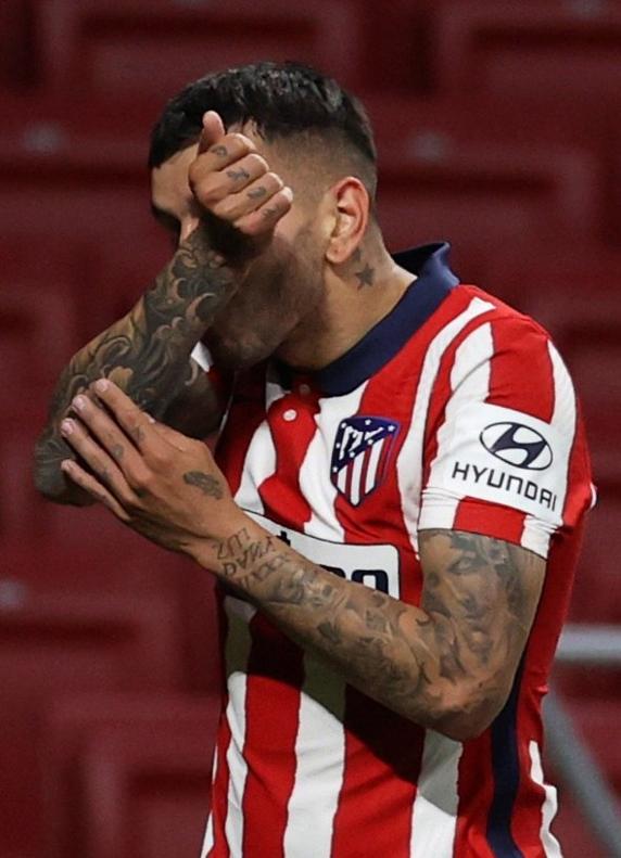 Ángel Correa celebra tras marcar el segundo gol ante la Real Sociedad.