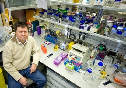 Andrés Aguilera, en el laboratorio.