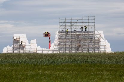 Parte de los decorados en construcción a las afueras de Chinchón para la película de Wes Anderson.