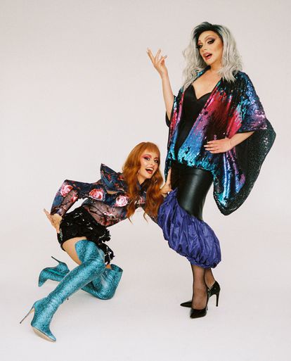 Ana Locking viste de Ana Locking. Supremme de Luxe luce vestidos It-Spain y zapatos Franjul.