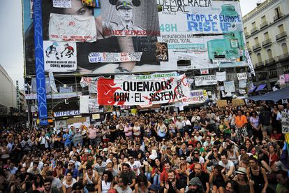 Asamblea en la Puerta del Sol, una semana después del 15-M.