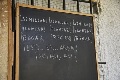 'Canto guerrero' en una pizarra de los asociados de ARBA.