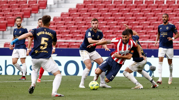 La secuencia del penalti a Luis Suárez que escama al Atlético de Madrid.