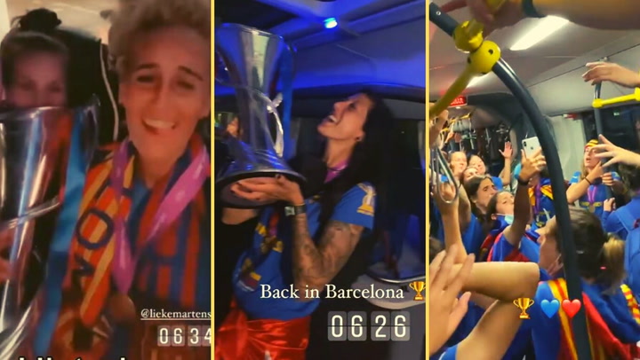 La fiesta de las campeonas siguió en el autocar y en el avión