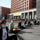 GRAF2057. MADRID, 26/03/2021.- Simpatizantes de Extinction Rebellion participan en la acción reivindicativa convocada en Madrid, este viernes, para pedir al Gobierno una Asamblea Ciudadana por el clima. EFE/ Fernando Alvarado