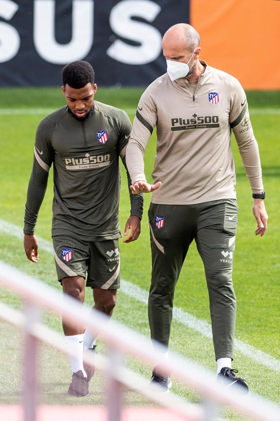 Thomas Lemar ejercitándose con el recuperador físico.