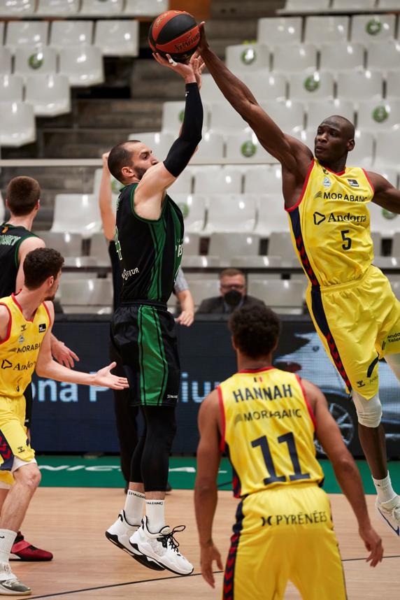 Suspensión de Pau Ribas. EFE/Alejandro García