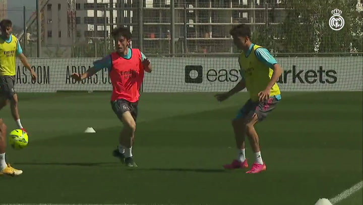 Ramos participa con el grupo en el entrenamiento del Real Madrid