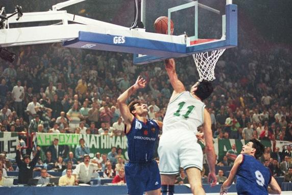 Un tapón ilegal de Vrankovic a Montero impidió que el Barça lograra su primera Copa de Europa en 1996