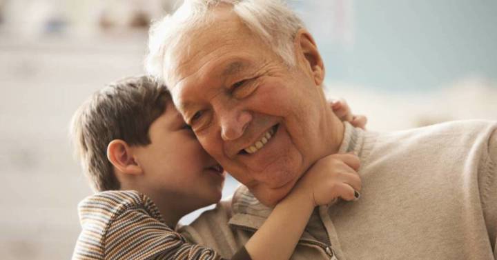 Un juez otorga a dos abuelos la custodia de su nieto y obliga a los padres a pagar una pensión de alimentos
