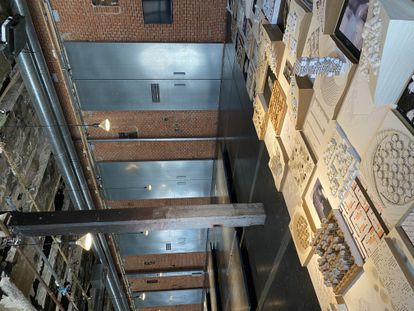 Algunos trabajos creativos que se exponen en la Central de Diseño de Matadero Madrid.