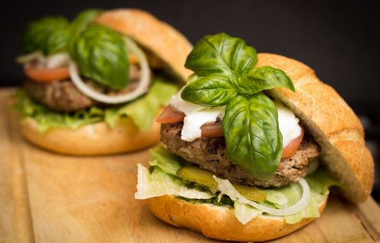 4 maneras de celebrar el Día Internacional de la Hamburguesa