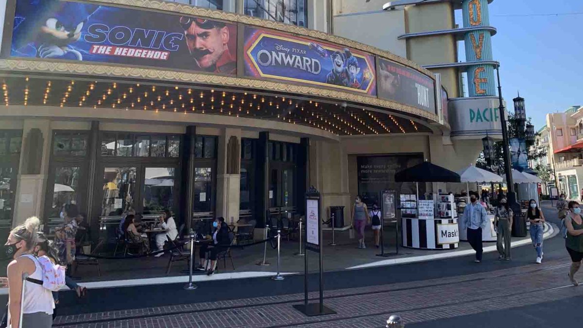 Los cines que no exigirán mascarilla a vacunados contra COVID-19