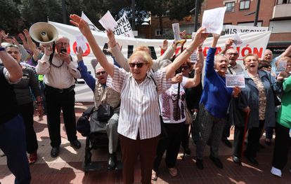 Manifestación de los afectados por el Plan Permuta de viviendas de Alcorcón en mayo de 2019.