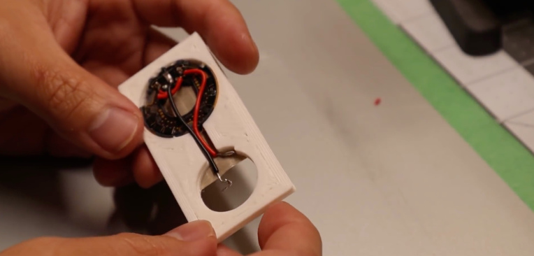 Alguien ya convirtió el AirTag de Apple en una tarjeta delgada y apta para billetera