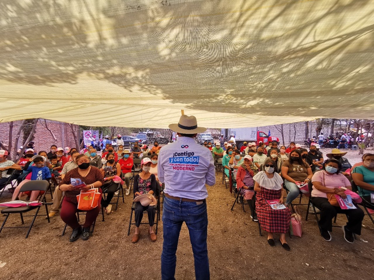 Amarildo Bárcenas y Memo Vega ofrecen rehabilitar escuelas y mejorar alumbrado público en Ajuchitlancito