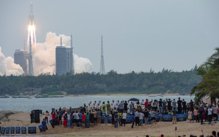 Aún no hay un plan para derribar restos de cohete chino: Jefe del Pentágono