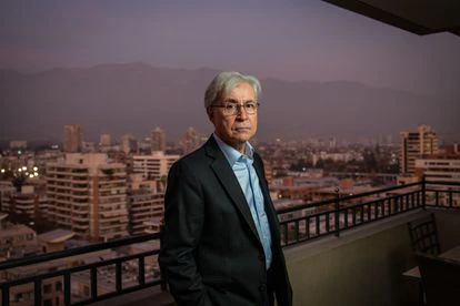Iván Jaksic Andrade, en su casa de la comuna de Providencia, en Santiago, el pasado 12 de mayo.