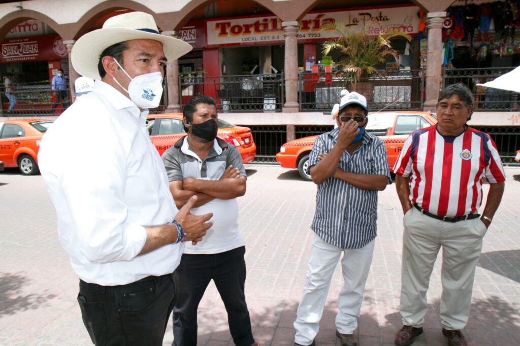 Comerciantes de la FUC brindan apoyo a Roberto Cabrera