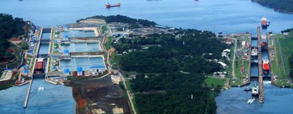 Juegos de esclusas del Canal de Panamá en su vertiente atlántica.