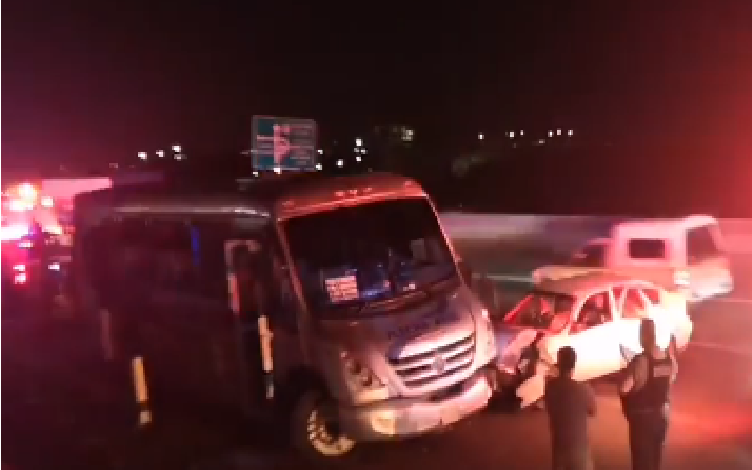 Ebrio chofer de Flecha Azul choca contra auto, circulaba sentido contrario en autopista México- Querétaro