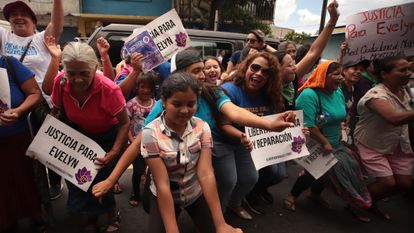 Una manifestación en agosto de 2019 en El Salvador por la liberación de una mujer apresada por abortar.