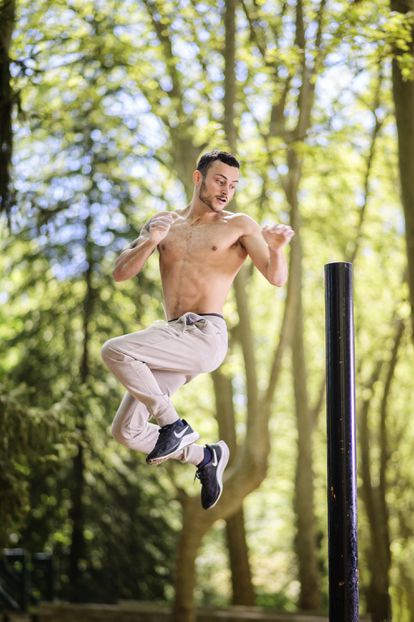 Roger Jiménez, en un entrenamiento en el parque de Sant Salvador, en Santa Coloma de Farners, Girona.
