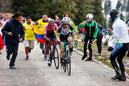 Yates y Bernal atacan en el Zoncolan.