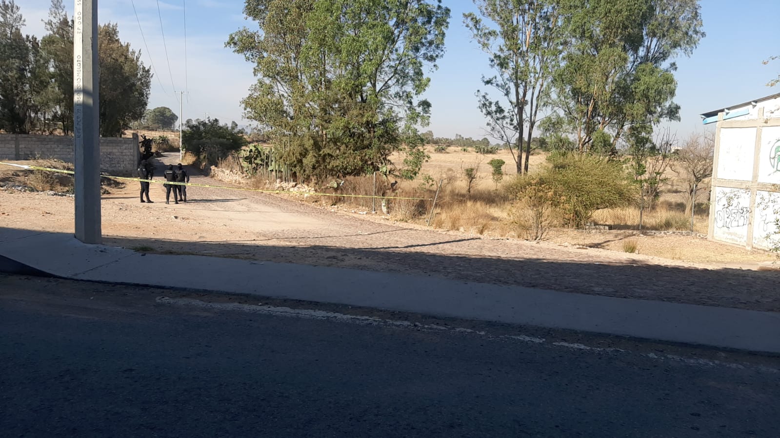 Hallan a joven muerto sobre carretera  San Juan del Río- Huichapan, a la altura de Puerta de Palmillas