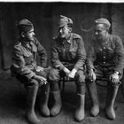 El fotógrafo Lubomir Skrovina, en el centro, en Miropol el 17 de septiembre de 1941.