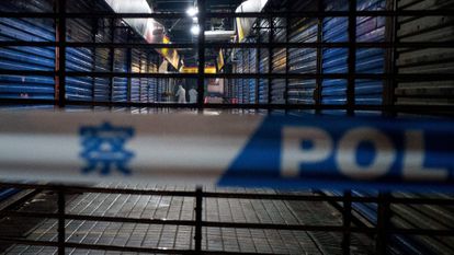 Un grupo de operarios del equipo de Emergencias Sanitarias de Wuhan registra el mercado de Huanan, en Wuhan, el 11 de enero de 2020.