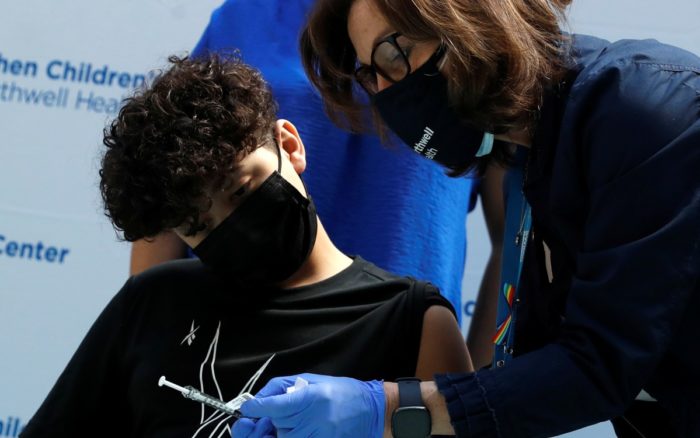 Llama OMS a que en lugar de vacunar a niños se donen vacunas para otros países