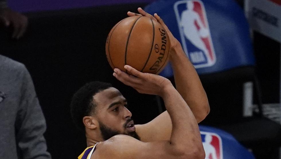 Talen Horton-Tucker se lució con 7 de sus 13 puntos en la prórroga durante la victoria de Los Angeles Lakers ante los New York Knicks de su ídolo Derrick Rose.