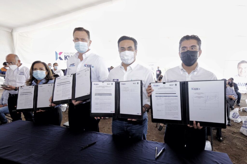 Luis Nava firma compromisos por el medio ambiente