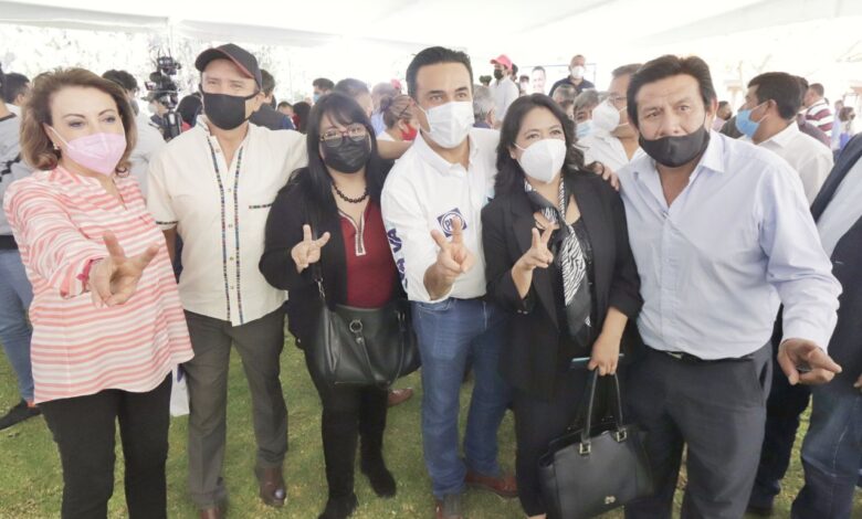 Luis Nava ofrece gobierno solidario con los maestros