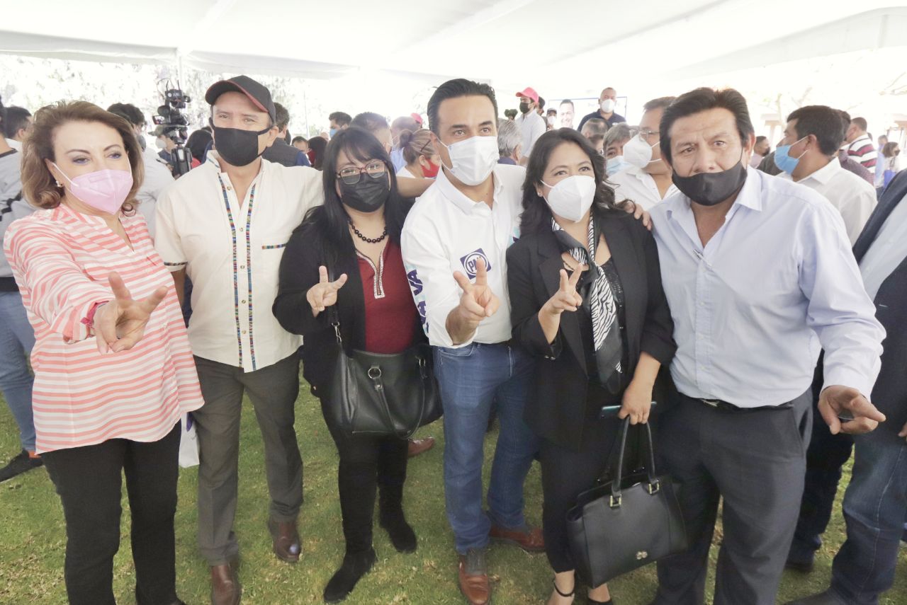 Luis Nava ofrece gobierno solidario con los maestros