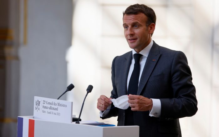 Macron recibe vacuna contra la Covid-19