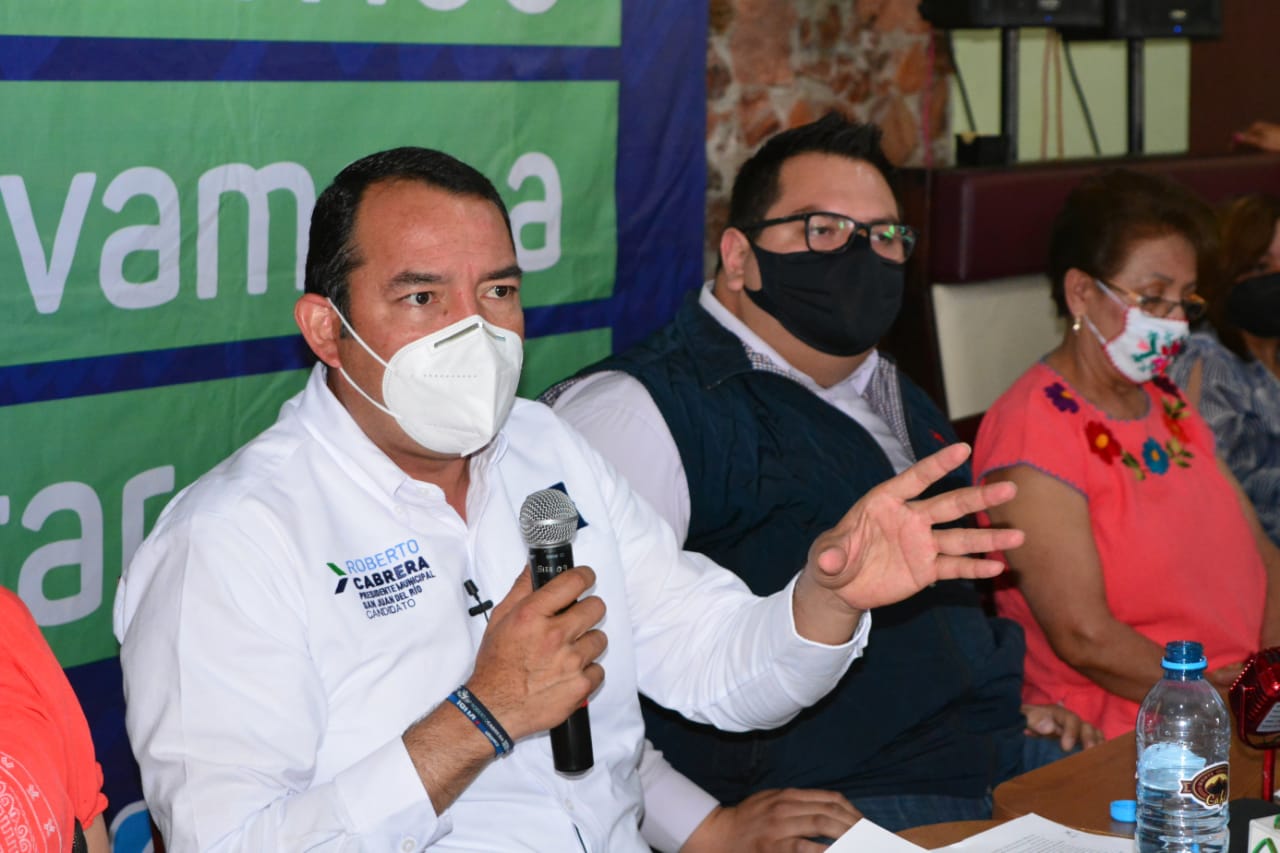 Roberto Cabrera ofrece licencias sin costo para comerciantes en apoyo a economía