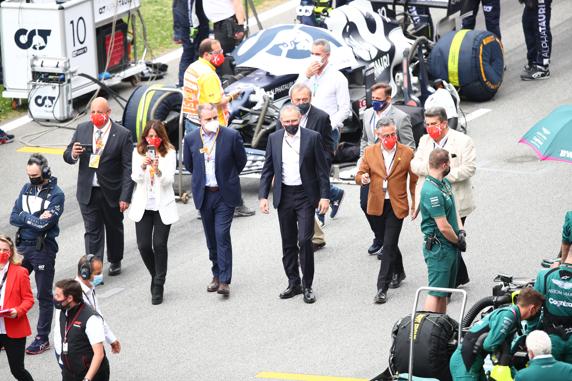 Josep Lluís Santamaría, director del Circuit de Barcelona-Catalunya, con Stefano Domenicali, el presidente del RACC, Josep Mateu, y el presidente de la RFEdeA Manuel Aviñó, ente otras personalidades