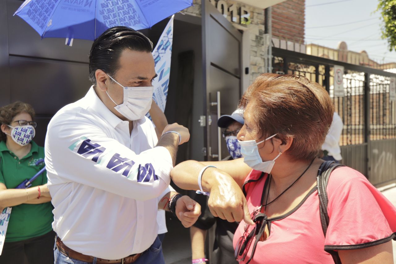 Se compromete Luis Nava con vecinos de la colonia movimiento obrero