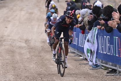 Egan deja atrás a todos en la tierra de Campo Felice.