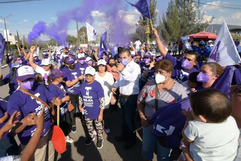 Todo un éxito la caravana de La Victoria que encabezó Toño Mejía